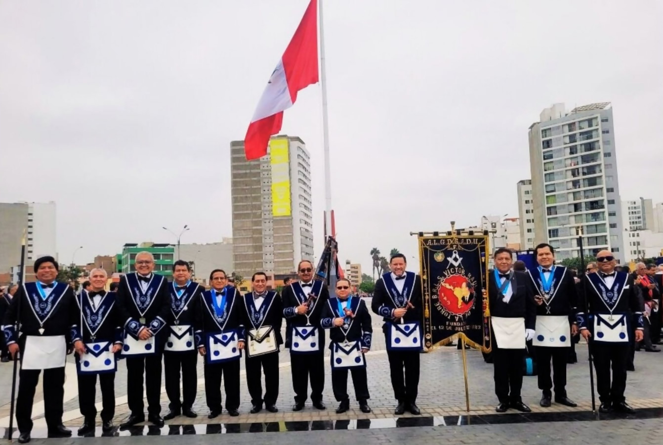 Homenaje bandera logia Perú 143
